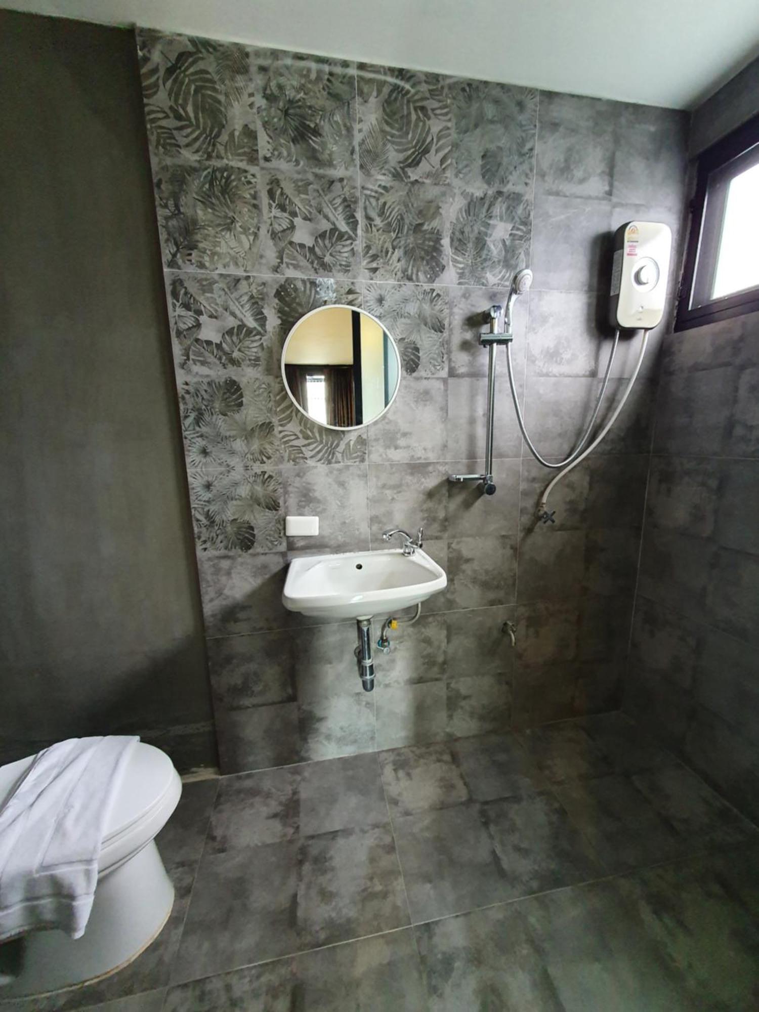 Baan Wualamphong บ้านวัวลำพอง Banguecoque Exterior foto